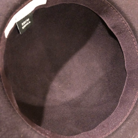 BCBG Wool hat with tri-color woven leather hatband. - Picture 6 of 7